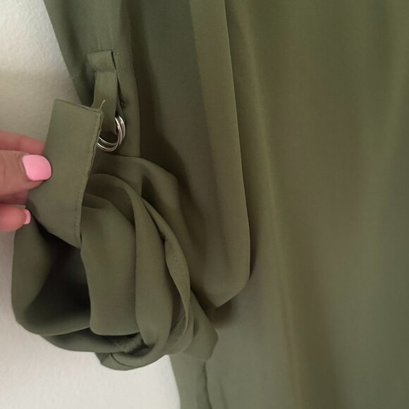 NWOT- Women's Chiffon V-Neck Business Casual Blouse with Cuffed Sleeves - Picture 5 of 8